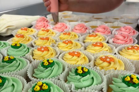 cupcakes-piping.jpg